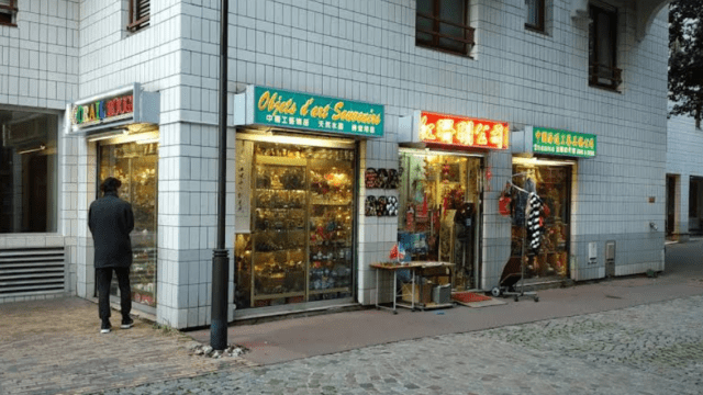 Objets-Dart-Souvenirs-Cadeaux-et-Souvenirs-Ivry-sur-Seine1